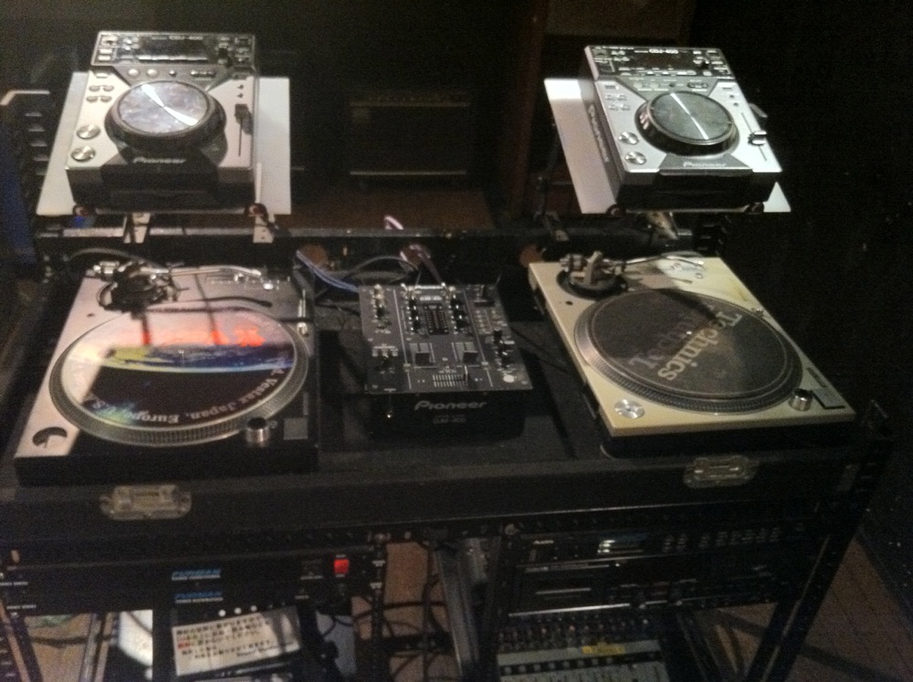 Vestaxのターンテーブル2つとミキサー1つ vestax PMC-06 Pro A